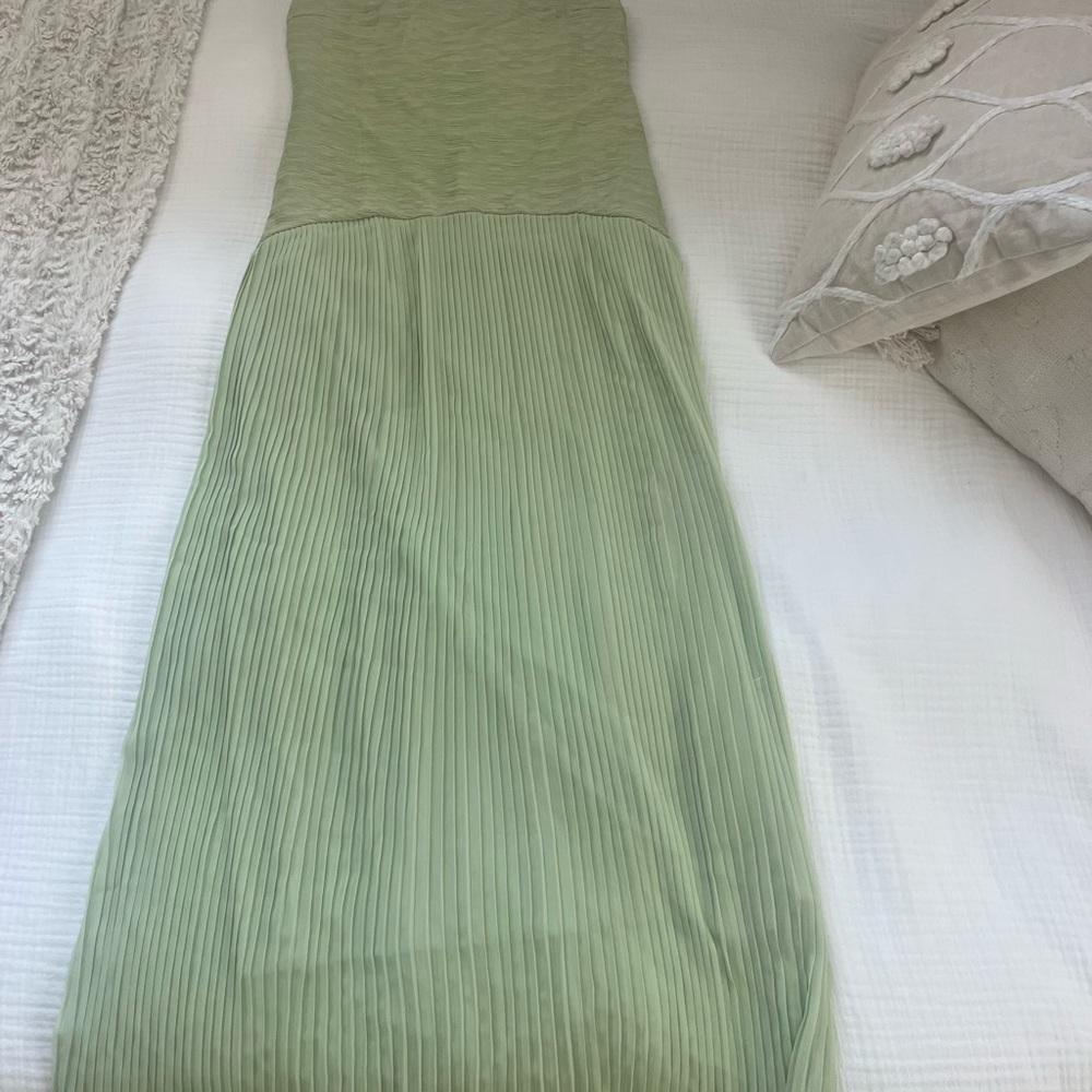 Elegant Green Pleated Dress